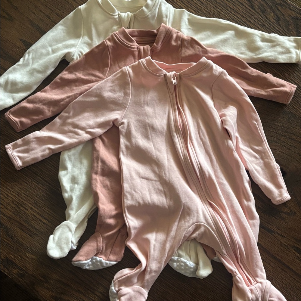 Amazon Essentials Baby Girls Footed Pajama Set in Pink, Blush, Cream